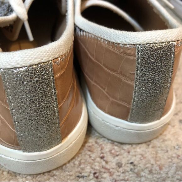 Like new fun cloth shoes by Dolce Vita size 9.5 - Picture 2 of 5